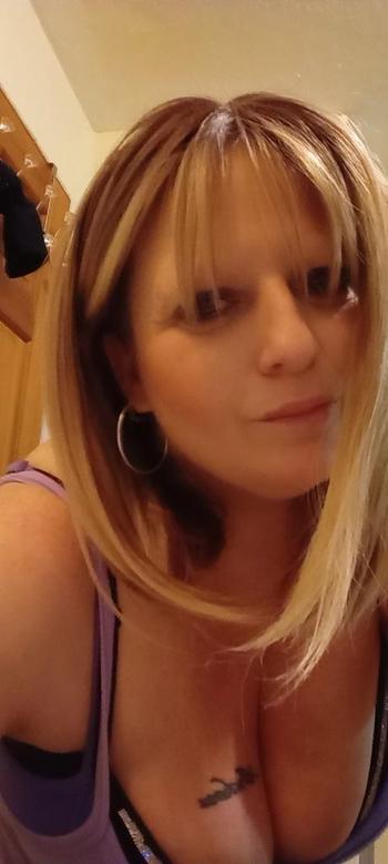 Karina, 35  female escort, Tacoma